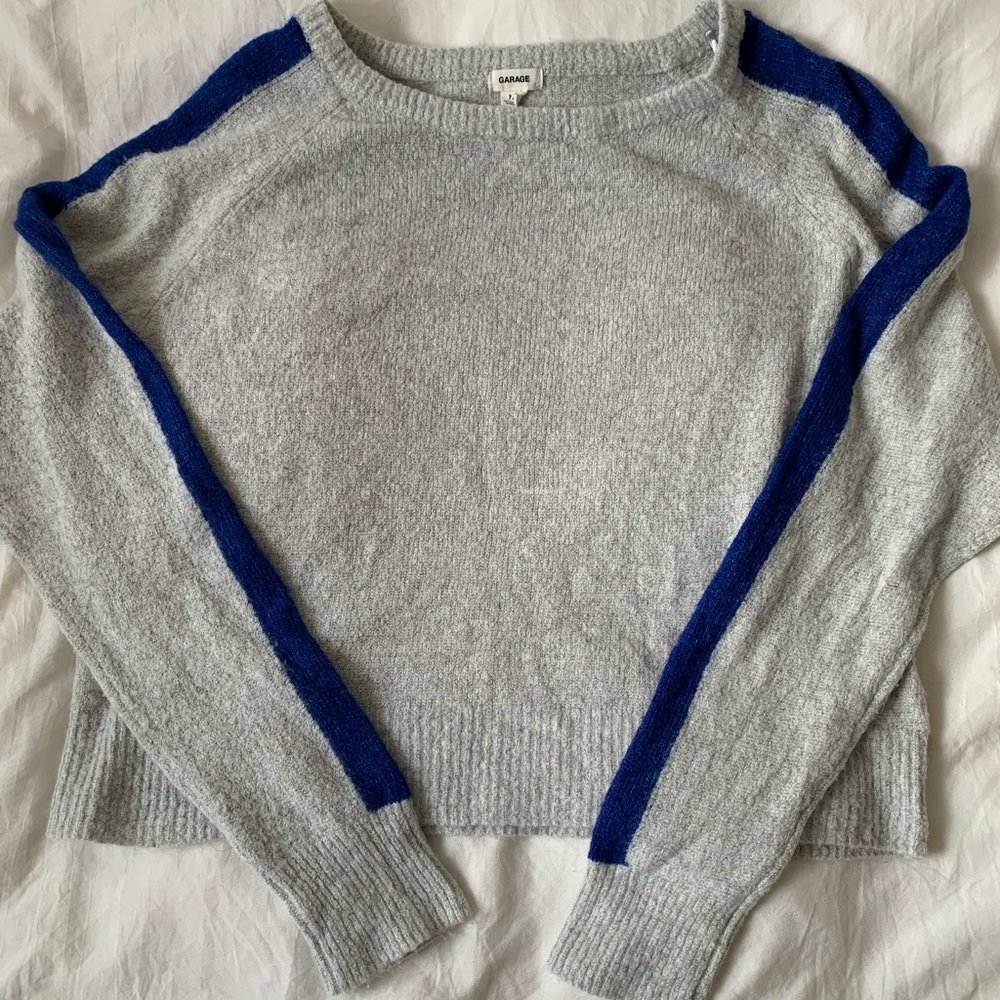 Side striped knitted sweater